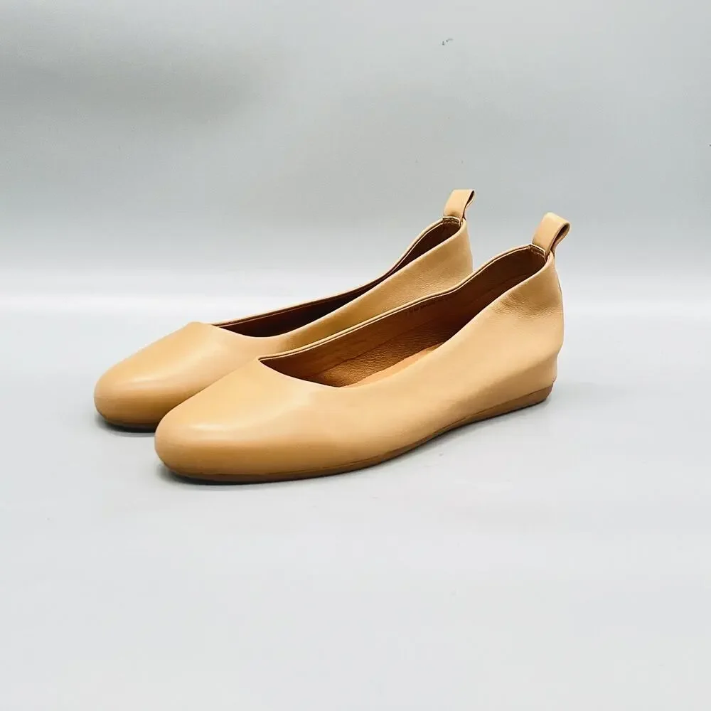 Andre Assous Shoes Womens 7.5 Beige Leather Featherweights Ballet Flats Slip On